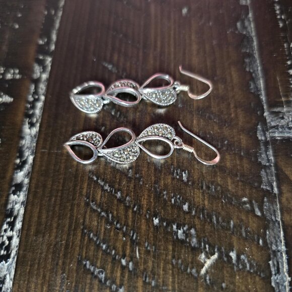 925 Silver Marcasite Dangle Drop Heart Earrings Romantic Gift Elegant Dainty - Picture 2 of 6